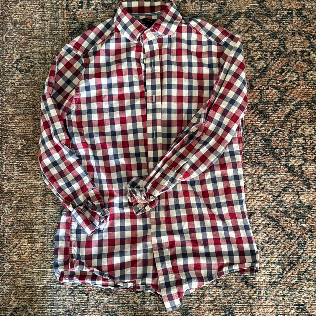 Men’s Small Gap Button Down